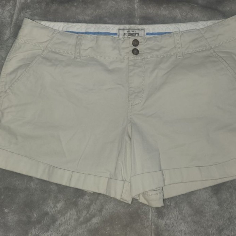 Old Navy Ladies' Perfect Shorts, Khaki in size 14/ 36" waist